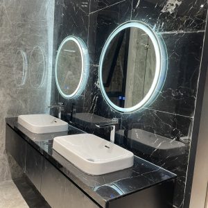 Đá đen tia chớp