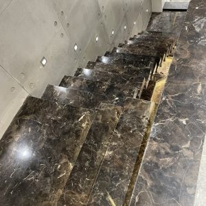 Đá lát cầu thang