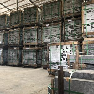 Đá cubic cưa cắt